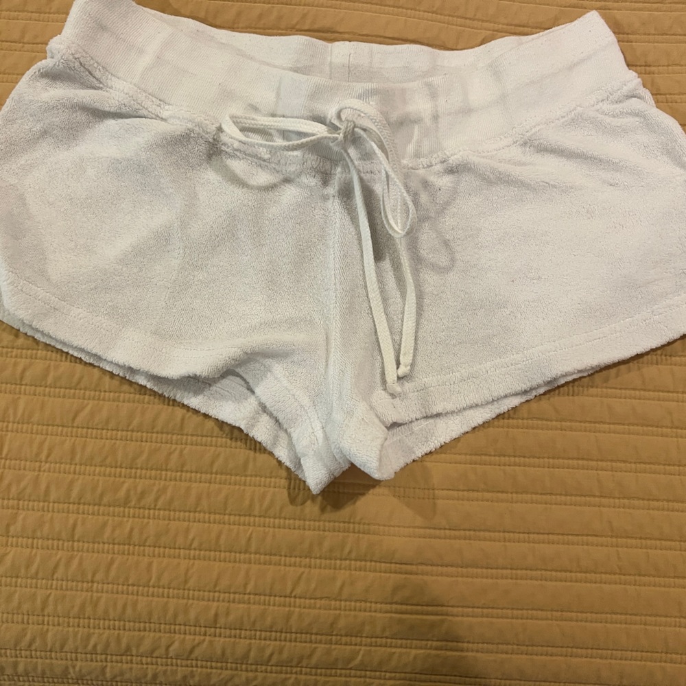 Hard tail low rise white terry short